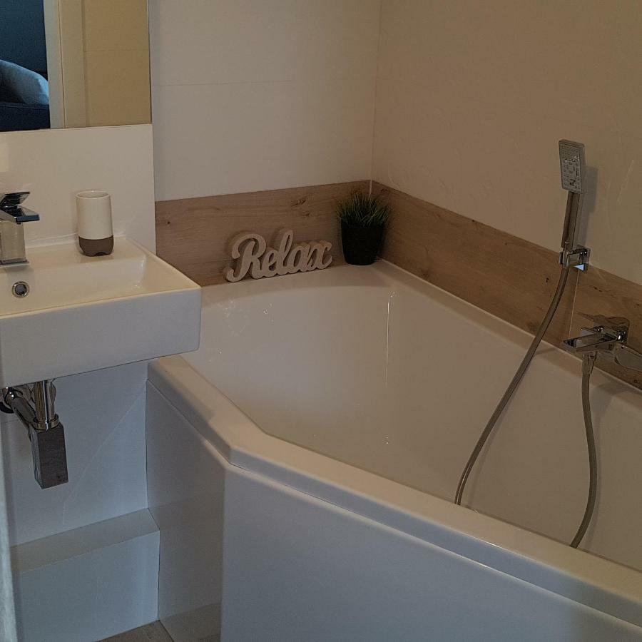 Black Rose Apartament Targi 3 Km, F-Ry Vat Kielce Esterno foto