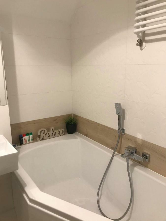 Black Rose Apartament Targi 3 Km, F-Ry Vat Kielce Esterno foto